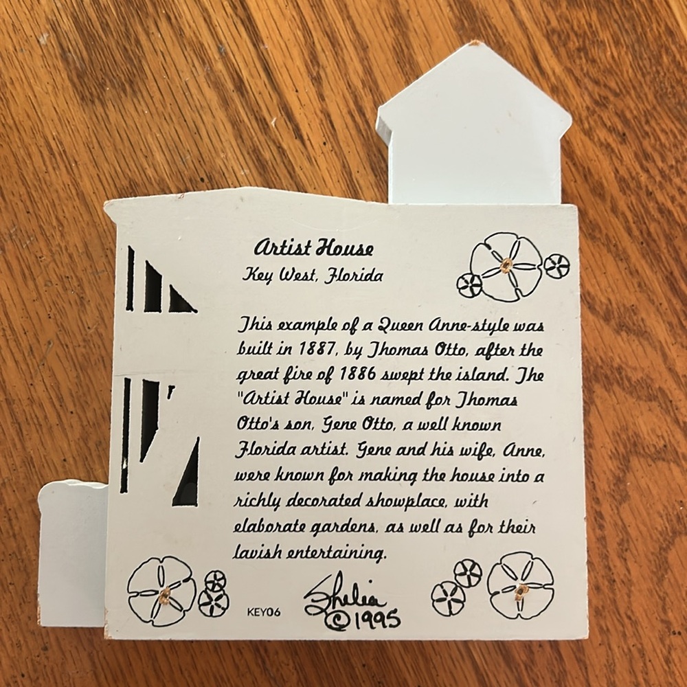 Shelia’s Key West Hand Painted Decorative Wooden Houses - Picture 4 of 6